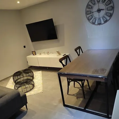 110m2, 3 Chambres, Piscine.
